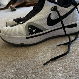 Nike PG 4s size 8.5